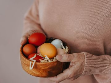Canasta con huevos de Pascua