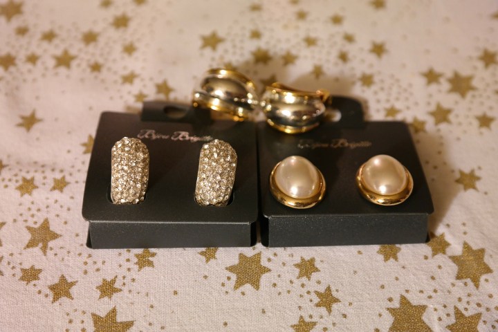 aretes dorados y accesibles