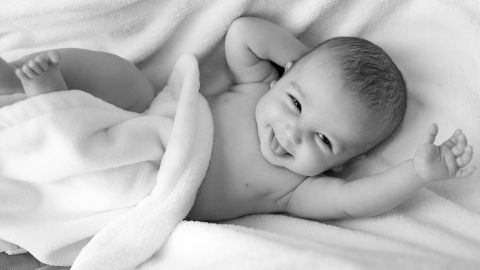 Elegir una opción de pañales que sea de tu confianza, será beneficioso para la salud de tu bebé, además de que ahorrará cientos de dólares de tu bolsillo. / Créditos: Pixabay.