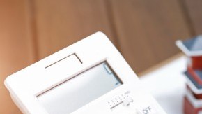 calculadora y miniatura de casa