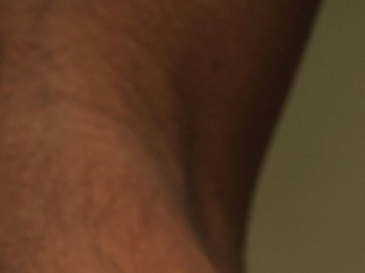 mujer y copa menstrual