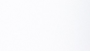 chica cuidando su piel y cabello