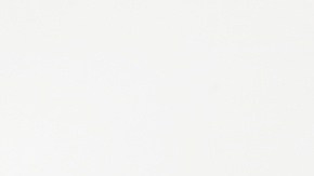 hombre tocándose la cara