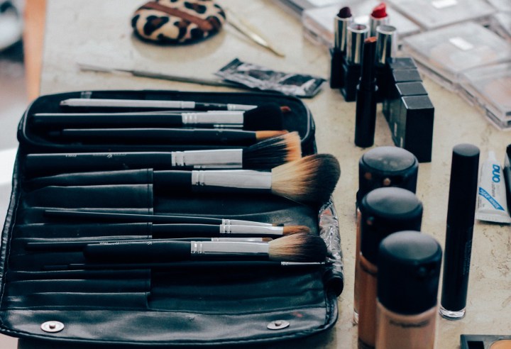 Estuche con maquillaje