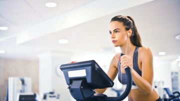 Elige la mejor máquina para entrenar desde casa sin gastar mucho dinero. Foto de Pexels