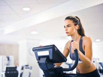 Elige la mejor máquina para entrenar desde casa sin gastar mucho dinero. Foto de Pexels