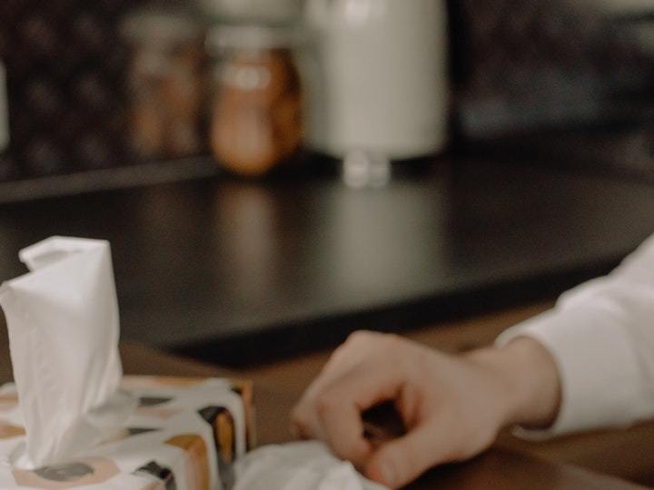 Desinfecta tu teléfono móvil con los mejores productos. Foto de Pexels