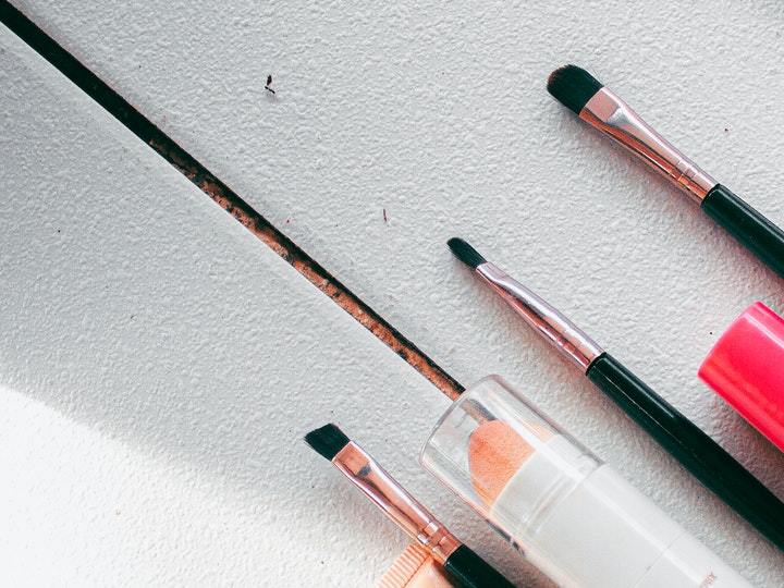 Compra tus productos cosméticos favoritos en los mejores momentos. Foto de Pexels