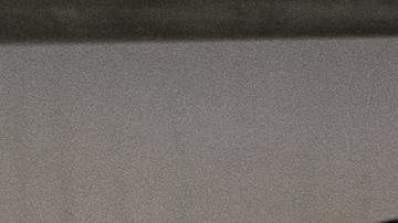 Mujer escogiendo ropa