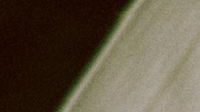 chica con ropa de primavera