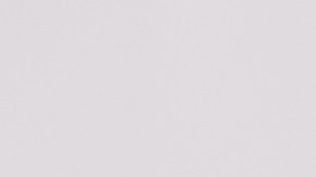 Mujer limpiando su rostro con tónico