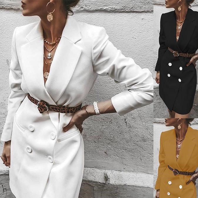 mujer elegante con traje