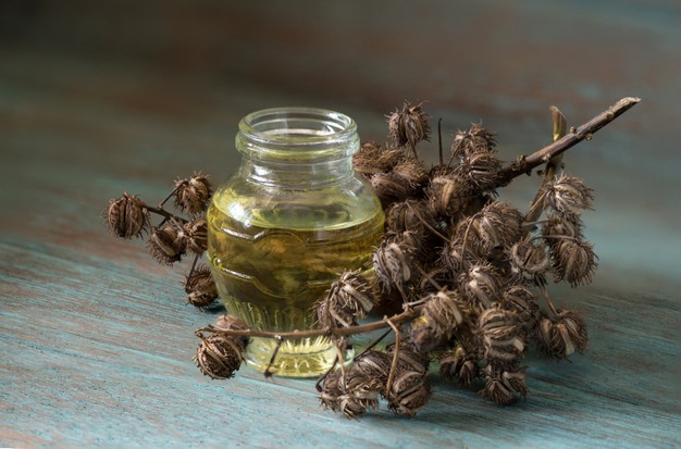 aceite de ricino en frasco de vidrio