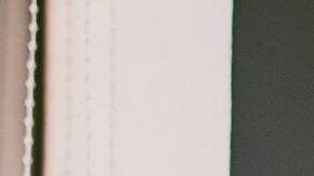 Cocina con cafeteras negras