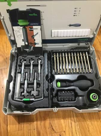 juego de herramientas con estuche