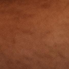 Mujer depilándose en casa