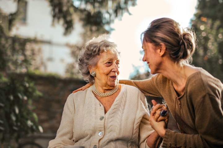 dos mujeres juntas día de la madre