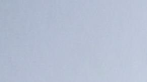 mujer estudiante en salón de clases