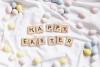 happy easter en letras de scrabble