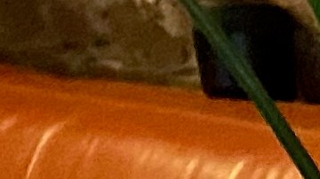 Todos los elementos en esta mesa suman menos de $100 dólares.