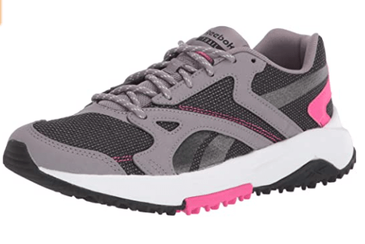 zapatos deportivos violeta con blanco y negro