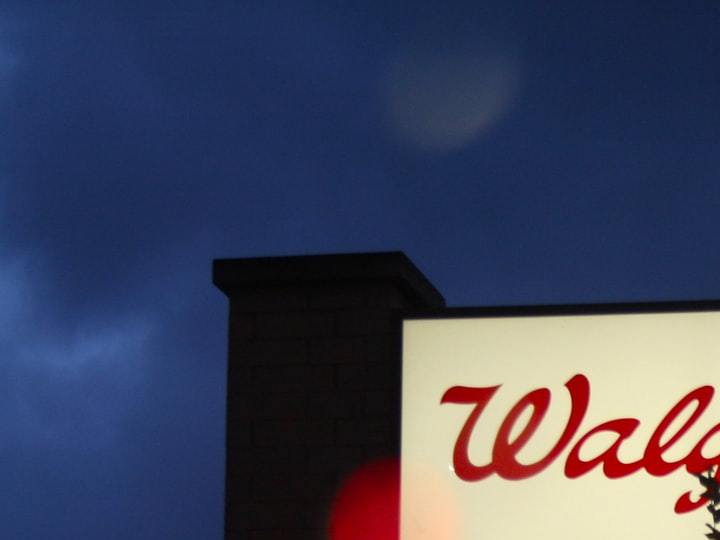 fachada de la farmacia walgreens