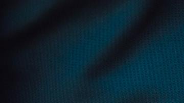 persona limpiando herida en el antebrazo