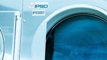 lavadoras apiladas en lavanderia