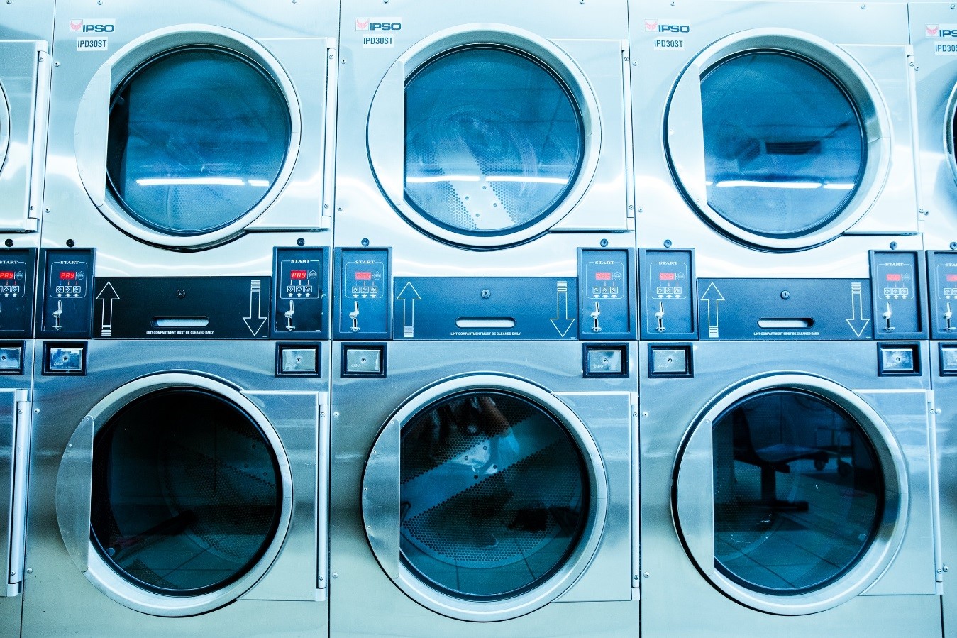 10 trucos para ahorrar al llevar tu ropa al lavadero - No Muy Caro