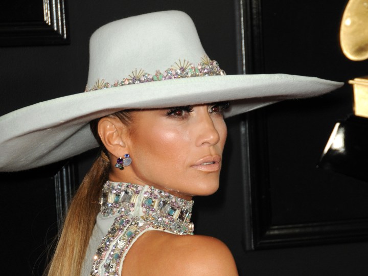 Comprar un perfume creado por tu ídolo favorito es un plus ¡y más si tu ídolo es JLo! Disfruta de las fragancias más populares de Jennifer Lopez