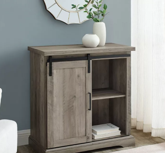 Armario de madera con puerta