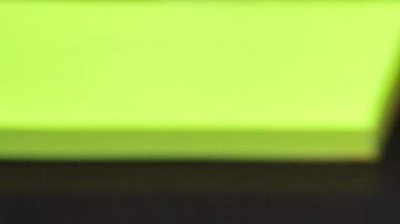 marcadores y post it en la mesa