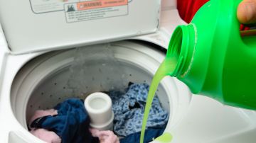Ahorrar en detergentes no solo es buscar comprar los más baratos, si no  también en llevar a la práctica los consejos que te compartimos en este artículo