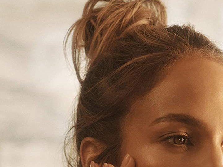 La línea de productos de belleza y cuidado de la piel de JLo Beauty incluye cremas, mascarillas, y mucho más.