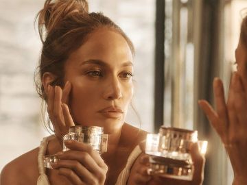 La línea de productos de belleza y cuidado de la piel de JLo Beauty incluye cremas, mascarillas, y mucho más.