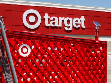 La lista Bullseye's Top Toys está de vuelta en Target con 50 de los juguetes y juegos más buscados. Adicionalmente, Target aumentará a más de 160 tiendas Disney at Target en todo el país para finales de año.