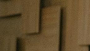 mujer morena trabajando