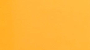 mujer con bolsas de descuento