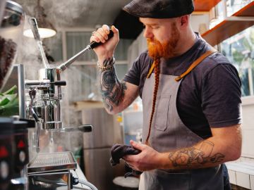 barista trabajando