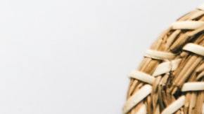 vela aromática eucalipto y cepillo de masajes