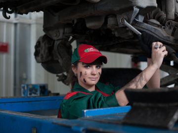 mujer mecánica labor day