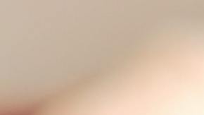 Bebé jugando sobre cama