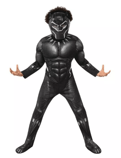 Niño con disfraz de Pantera Negra de Marvel
