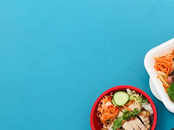 comidas listas sobre la mesa