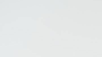 Santa revisando una Laptop