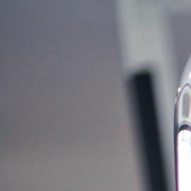 mujer joven entrenando