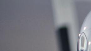 mujer joven entrenando