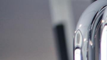 mujer joven entrenando