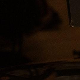 Mujer comprando electrónicos