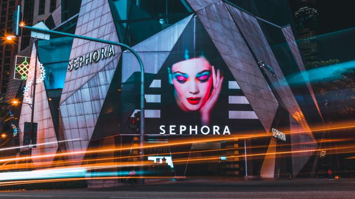 Te recomendaremos los mejores productos de Sephora por menos de $25 para tu look de Navidad.